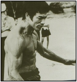 Bruce Lee Workouts, photo 2: Bruce's shoulder and forearm definition is really apparent in this shot.